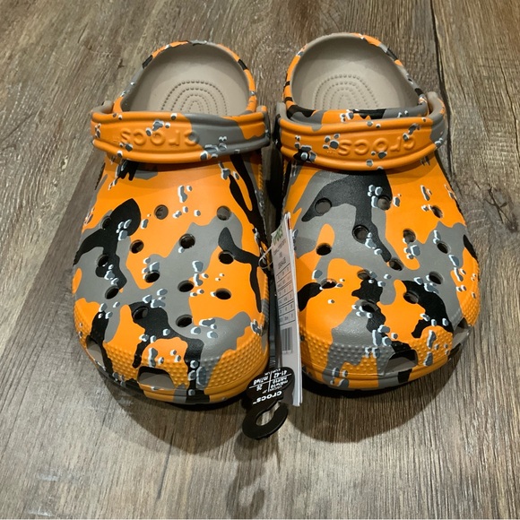 NEW CROCS CLASSIC CAMOUFLAGE CLOG 206454 Orange Men\'s Sz 8 / Wmn Sz 10 main image 2